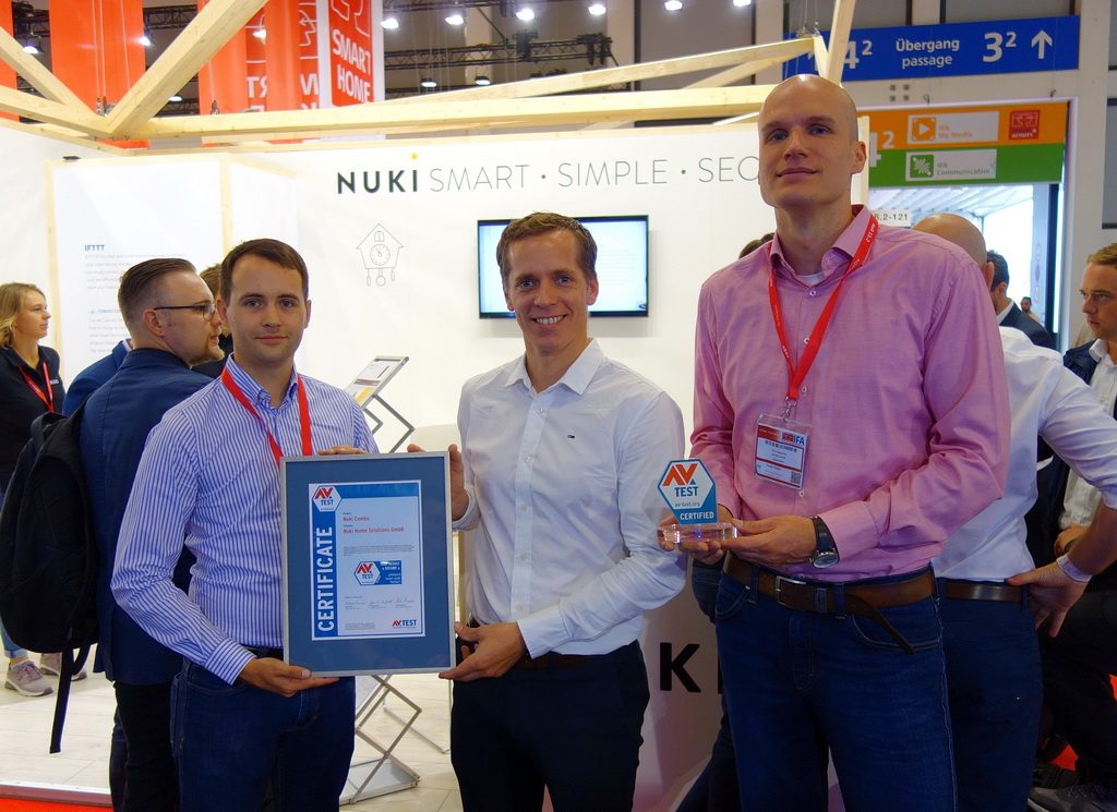 Martin Pansy, Co-Founder & CEO of Nuki Home Solutions GmbH, receives the Certificate from Maik Morgenstern, CTO of the AV-TEST Institute.