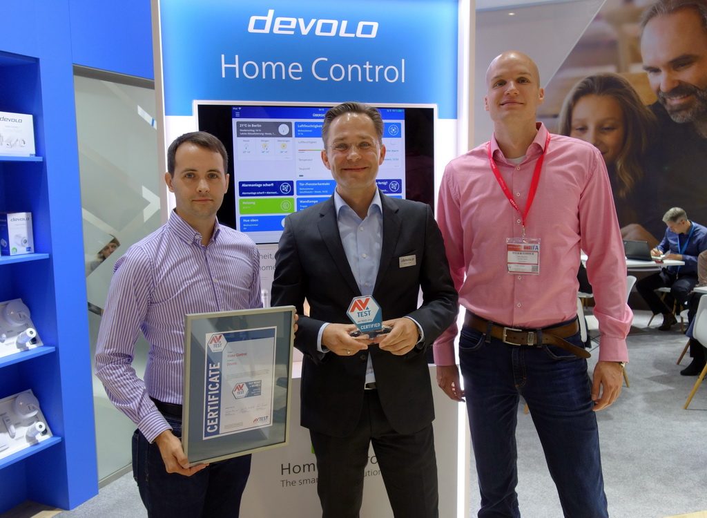 The security promise of Devolo's IoT products will be underpinned by the AV-TEST certificate this year again. Marcel Schüll, Public Relations Manager at devolo AG, receives the certificate.